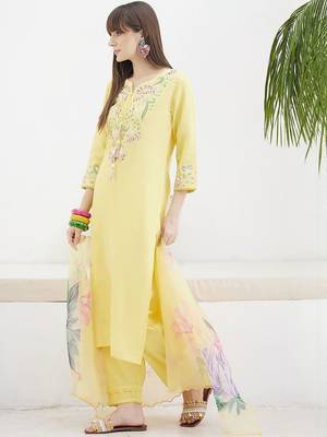 Women Floral Embroidered Regular Thread Work Kurta with Trousers & With Dupatta 4