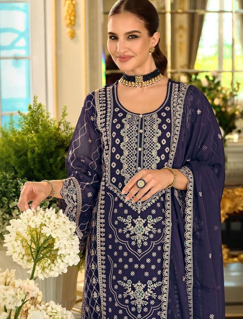 Women Ethnic Motifs Embroidered Regular Thread Work Kurta Set