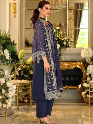 Women Ethnic Motifs Embroidered Regular Thread Work Kurta Set 3