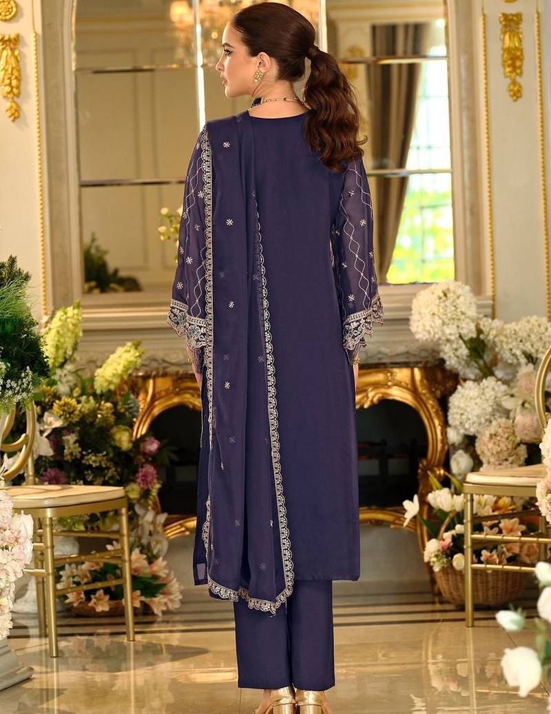 Women Ethnic Motifs Embroidered Regular Thread Work Kurta Set