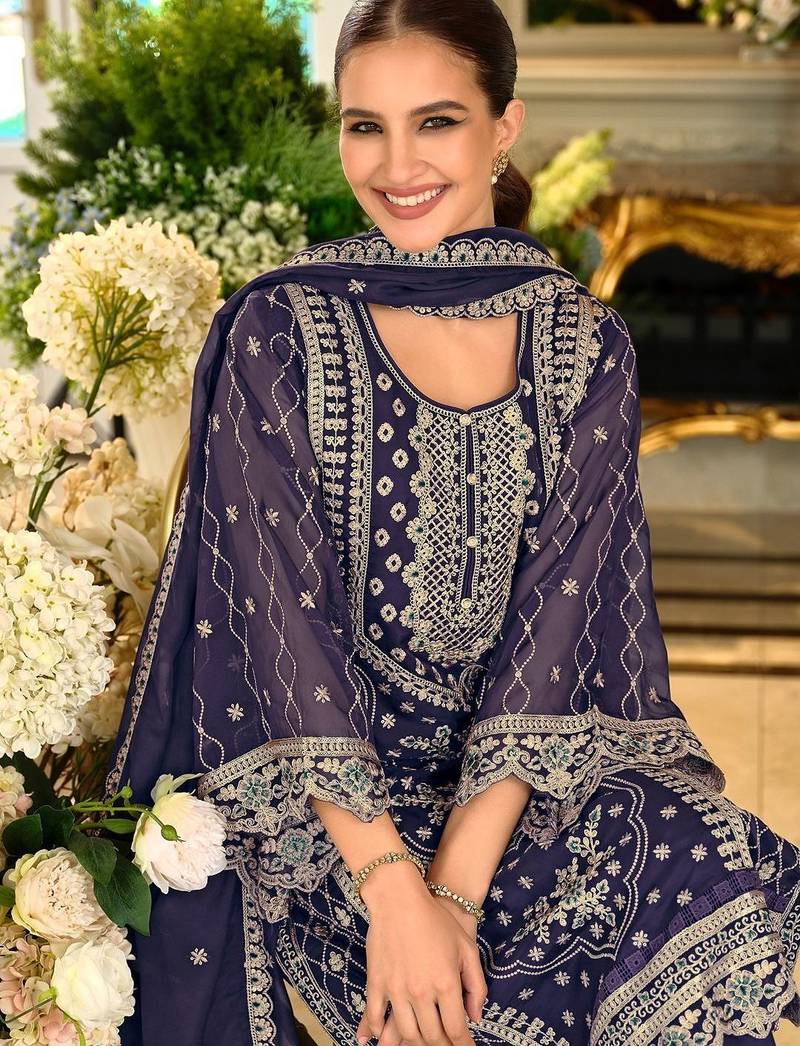Women Ethnic Motifs Embroidered Regular Thread Work Kurta Set