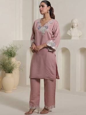 Floral Yoke Design V-Neck Thread Work Straight Kurta & Trousers 3