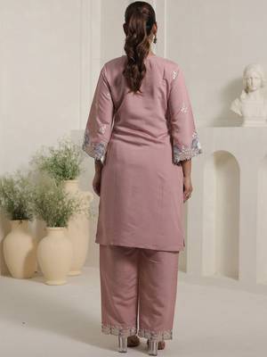 Floral Yoke Design V-Neck Thread Work Straight Kurta & Trousers 4