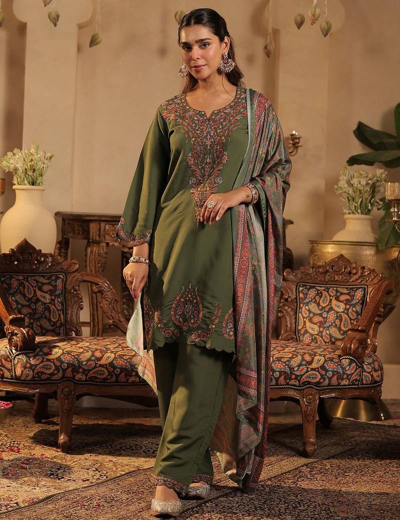 Women Ethnic Motifs Printed Kurta with Trouser & Dupatta