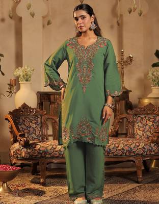 Women Ethnic Motifs Printed Kurta with Trouser & Dupatta 2