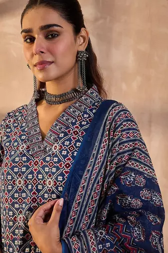 Women Ethnic Motifs Printed Cotton Kurta with Trousers & Dupatta