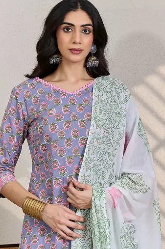 Women Floral Printed V-Neck Pure Cotton Kurta with Trousers & Dupatta