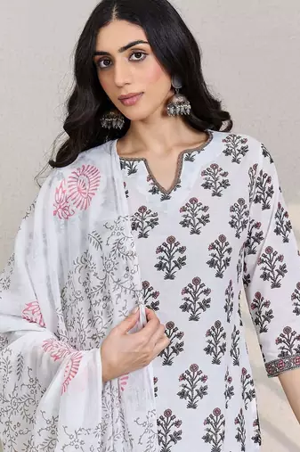 Women Floral Printed Cotton Kurta with Trousers & Dupatta