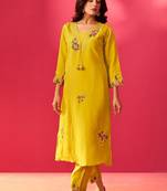 Women Floral Embroidered Kurta with Trousers