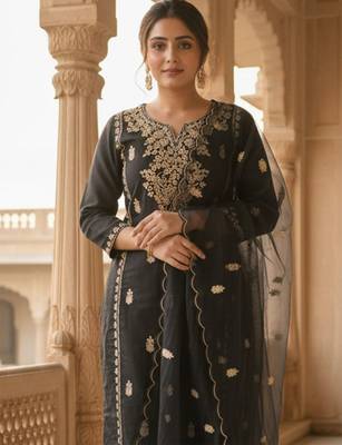 Women Ethnic Motifs Embroidered Kurta with Trousers & Dupatta 2