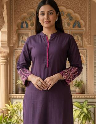 Women Ethnic Motifs Embroidered Thread Work Kurta with Trousers 2