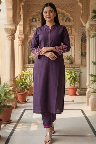 Women Ethnic Motifs Embroidered Thread Work Kurta with Trousers