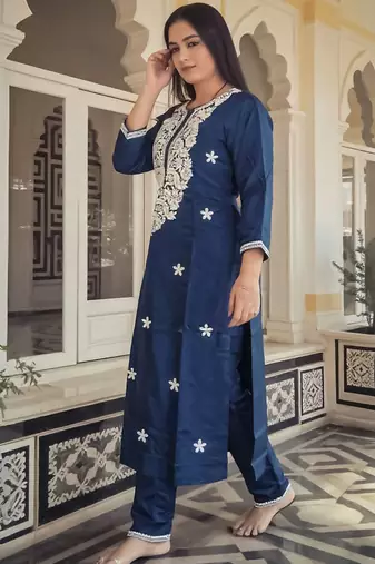 Floral Embroidered Thread Work Straight Kurta With Trousers