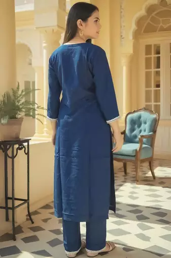 Floral Embroidered Thread Work Straight Kurta With Trousers