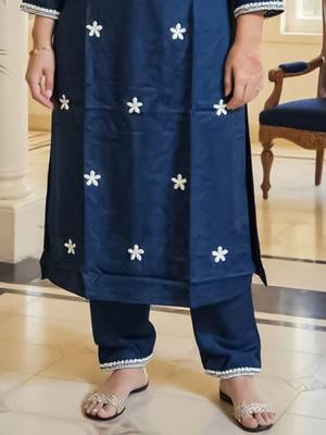 Floral Embroidered Thread Work Straight Kurta With Trousers 6
