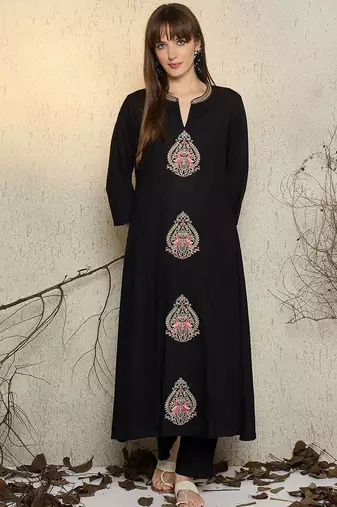 Ethnic Motifs Embroidered Mandarin Collar A-Line Thread Work Kurta With Trouser