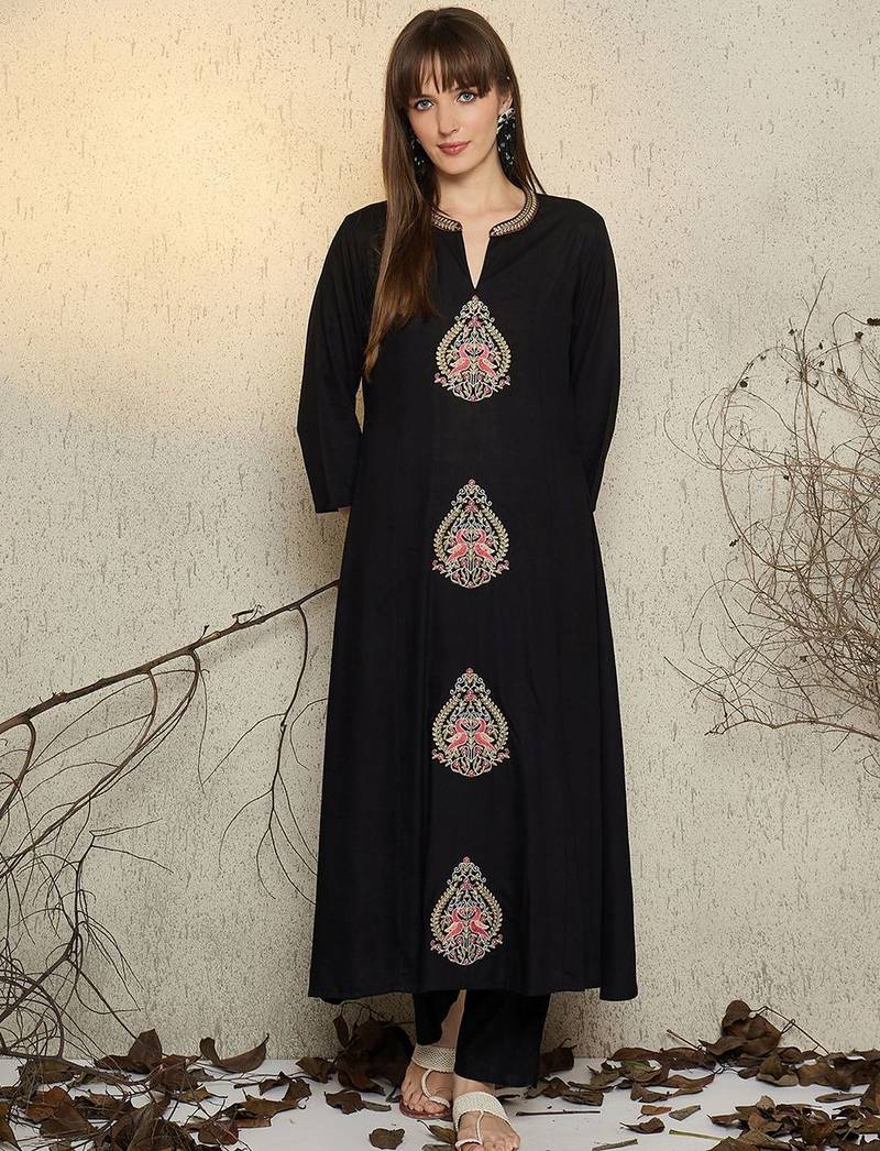 Ethnic Motifs Embroidered Mandarin Collar A-Line Thread Work Kurta With Trouser