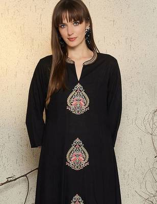 Ethnic Motifs Embroidered Mandarin Collar A-Line Thread Work Kurta With Trouser 3