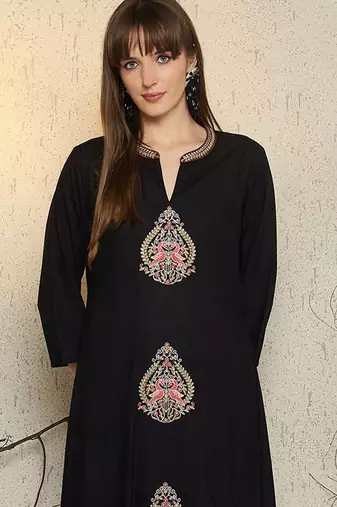 Ethnic Motifs Embroidered Mandarin Collar A-Line Thread Work Kurta With Trouser