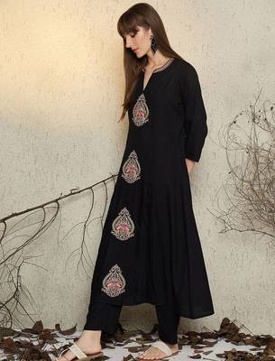 Ethnic Motifs Embroidered Mandarin Collar A-Line Thread Work Kurta With Trouser 4