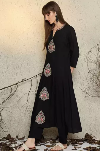 Ethnic Motifs Embroidered Mandarin Collar A-Line Thread Work Kurta With Trouser