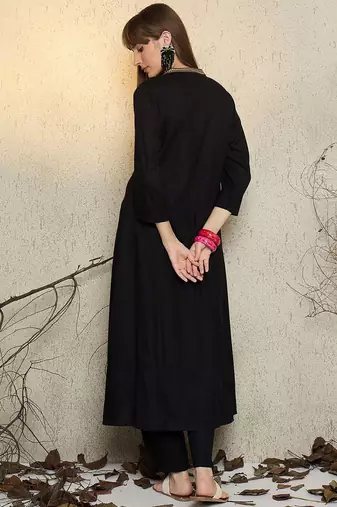 Ethnic Motifs Embroidered Mandarin Collar A-Line Thread Work Kurta With Trouser