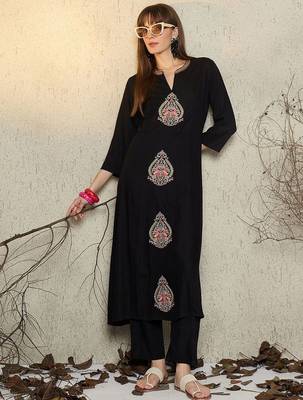 Ethnic Motifs Embroidered Mandarin Collar A-Line Thread Work Kurta With Trouser 6