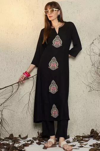 Ethnic Motifs Embroidered Mandarin Collar A-Line Thread Work Kurta With Trouser