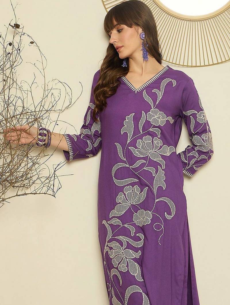 Women Ethnic Motifs Embroidered Regular Thread Work Kurta with Trouser