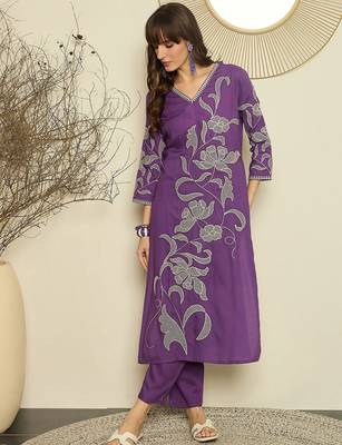 Women Ethnic Motifs Embroidered Regular Thread Work Kurta with Trouser 1
