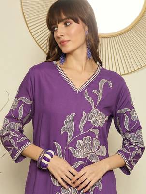 Women Ethnic Motifs Embroidered Regular Thread Work Kurta with Trouser 3