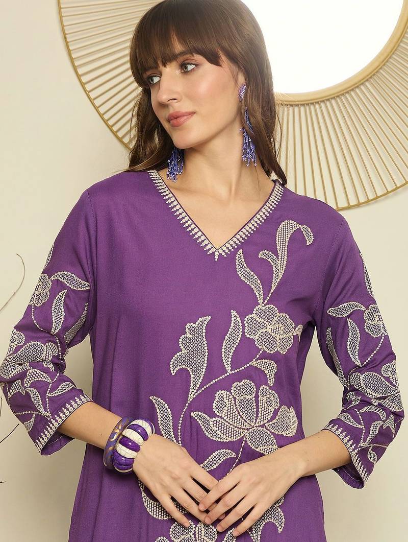 Women Ethnic Motifs Embroidered Regular Thread Work Kurta with Trouser