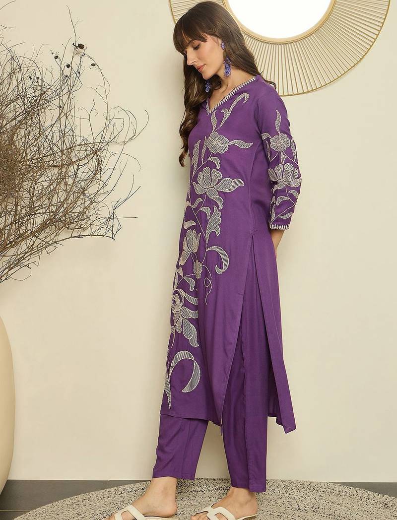 Women Ethnic Motifs Embroidered Regular Thread Work Kurta with Trouser
