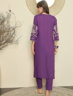 Women Ethnic Motifs Embroidered Regular Thread Work Kurta with Trouser 5