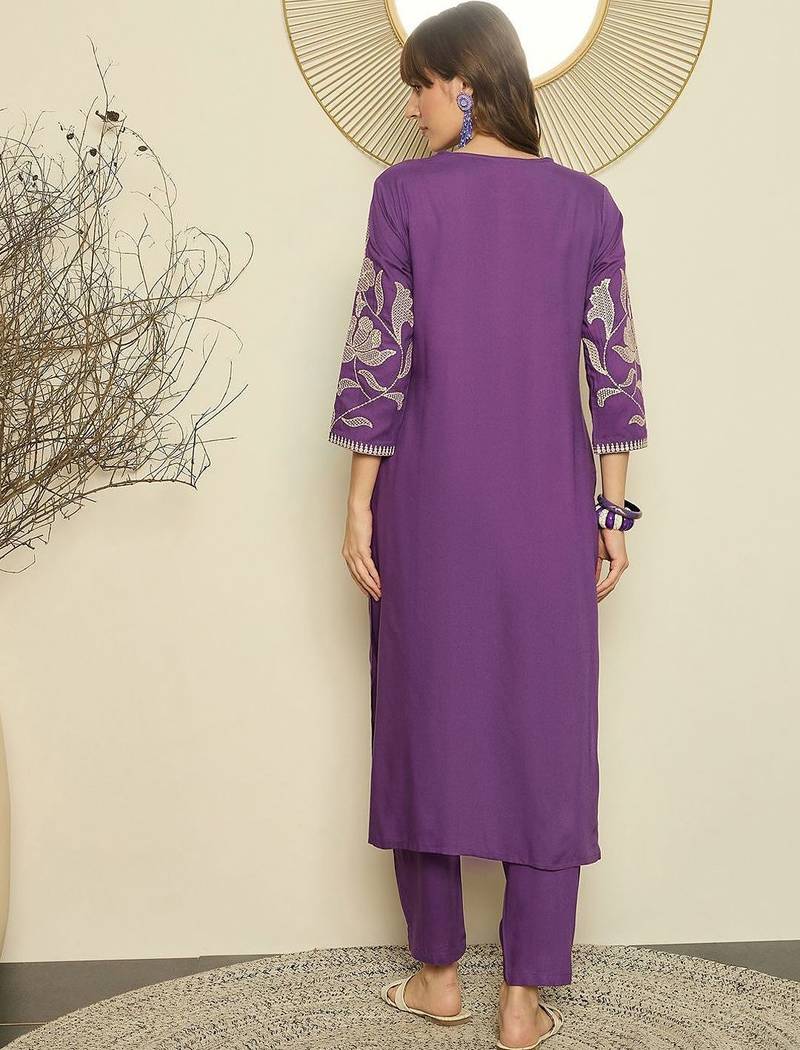 Women Ethnic Motifs Embroidered Regular Thread Work Kurta with Trouser