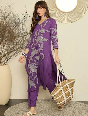 Women Ethnic Motifs Embroidered Regular Thread Work Kurta with Trouser 6