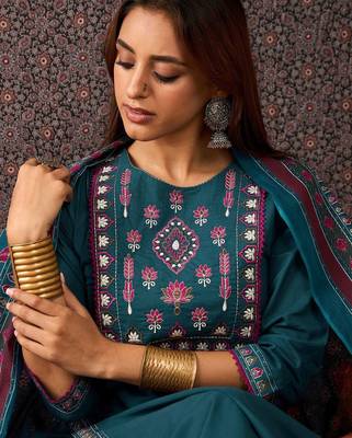 Floral Embroidered Thread Work Pure Cotton Straight Kurta With Trouser & Dupatta 3