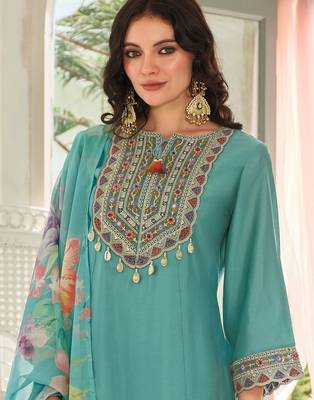 Ethnic Motifs Embroidered Regular Mirror Work Kurta With Trousers & Dupatta 3