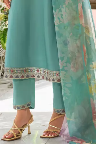 Ethnic Motifs Embroidered Regular Mirror Work Kurta With Trousers & Dupatta