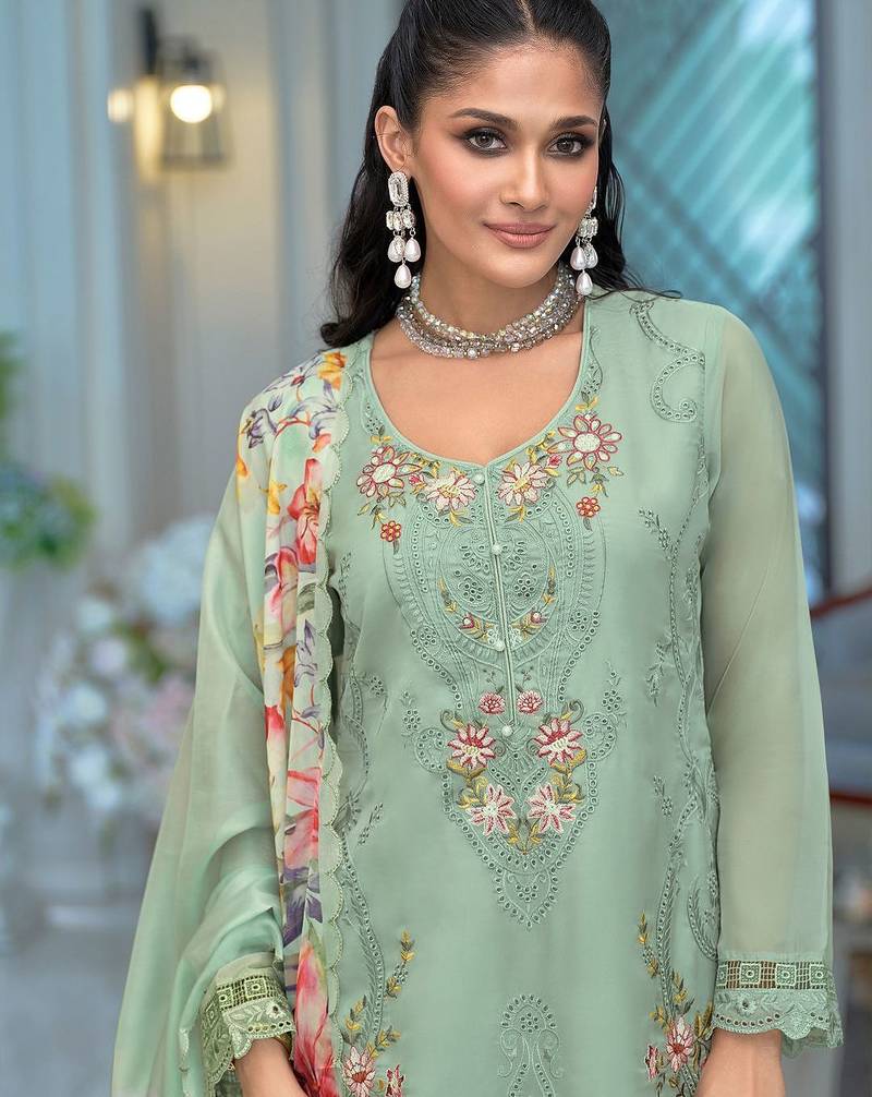 Women Floral Embroidered Thread Work Kurta with Trousers & Dupatta