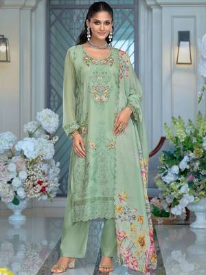 Women Floral Embroidered Thread Work Kurta with Trousers & Dupatta 1