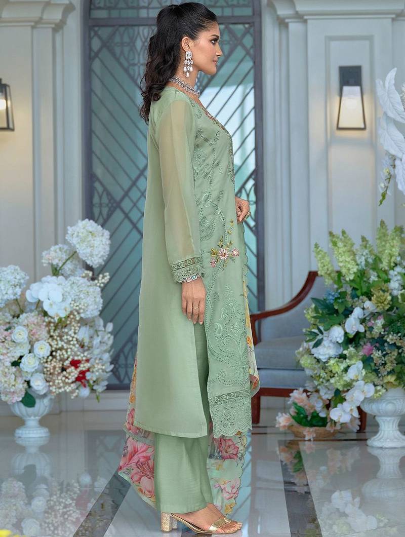 Women Floral Embroidered Thread Work Kurta with Trousers & Dupatta