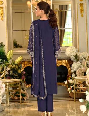 Ethnic Motifs Embroidered Sequinned Kurta with Trousers & Dupatta 5