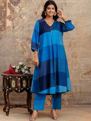 Colourblocked V-Neck A-Line Kurta With Trousers 1