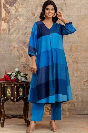 Colourblocked V-Neck A-Line Kurta With Trousers