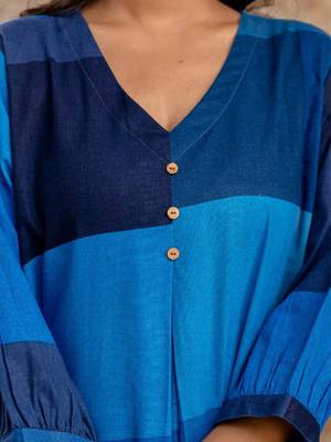 Colourblocked V-Neck A-Line Kurta With Trousers 2