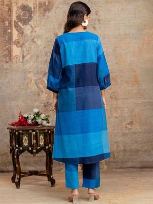 Colourblocked V-Neck A-Line Kurta With Trousers 4