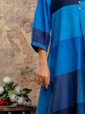 Colourblocked V-Neck A-Line Kurta With Trousers 6
