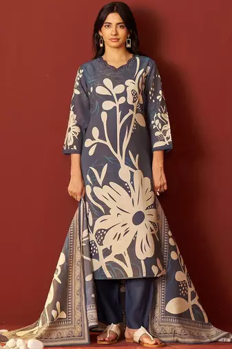 Women Floral Printed Beads and Stones Kurta with Trousers & Dupatta Kurta Sets