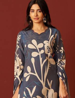 Women Floral Printed Beads and Stones Kurta with Trousers & Dupatta Kurta Sets 2